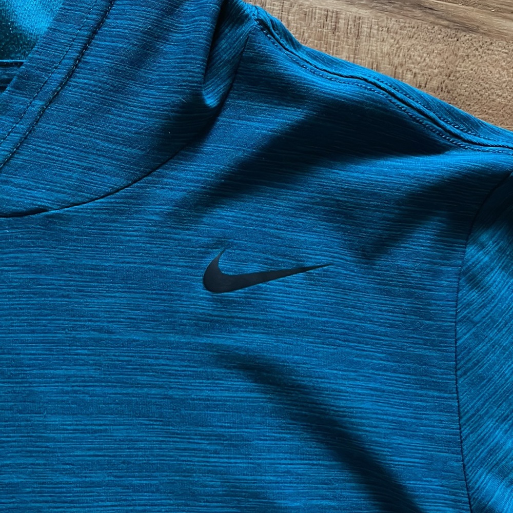 Nike long sleeve tee size medium. - Picture 2 of 6